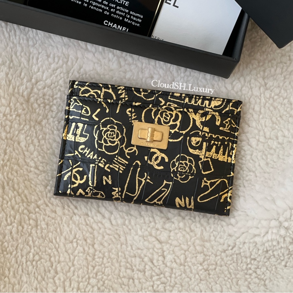 Auth Chanel Croc Embossed Graffiti Flat Card Holder - Unused